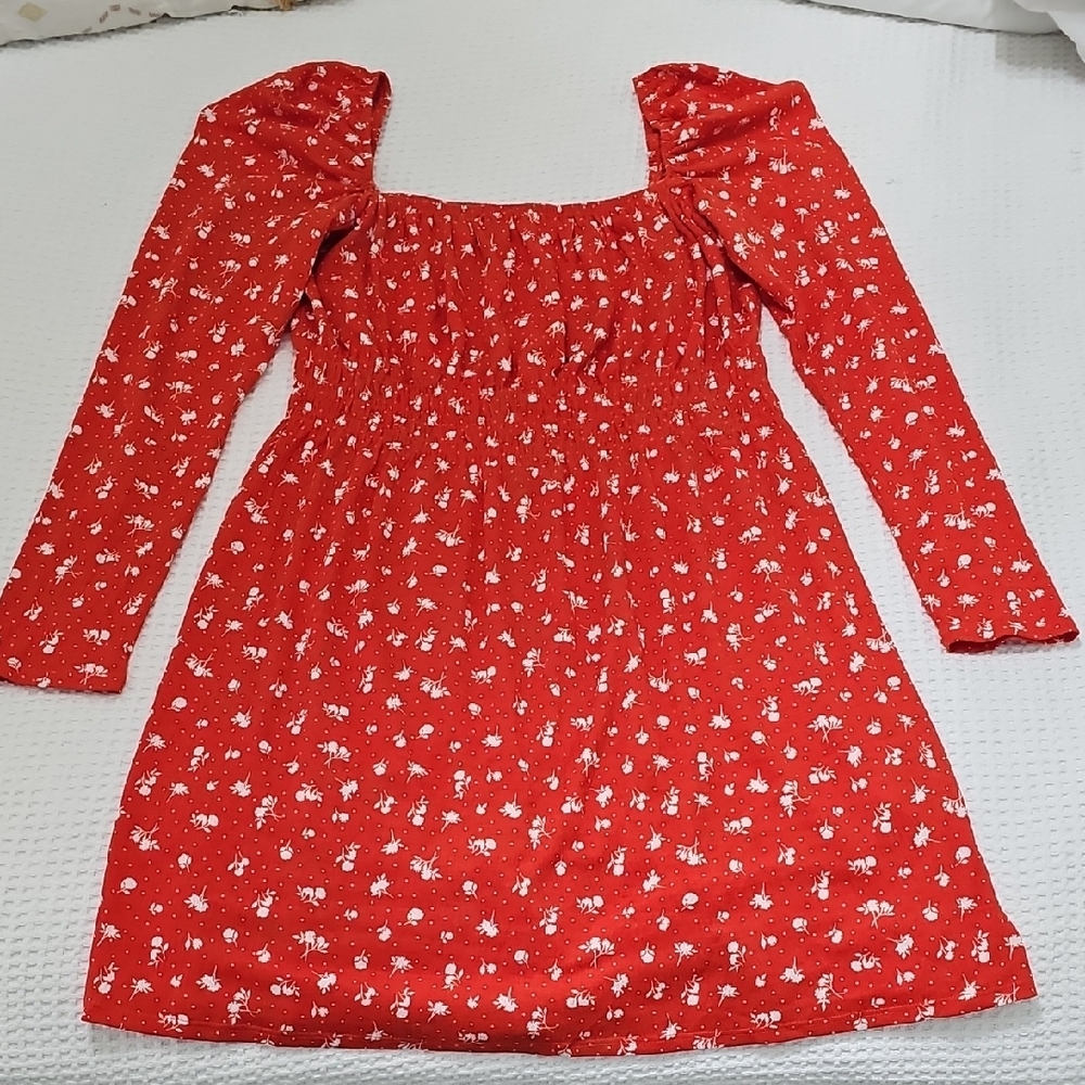 Divided Red Long Sleeve Dress with Floral Pattern